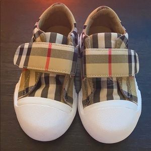 Burberry shoes for toddler boys a size 21 for 1 yr